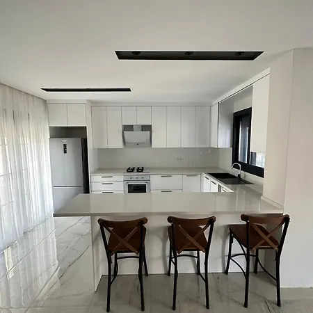 Villa Karaburun Mordoganda Havuzlu & Bahceli Luex *