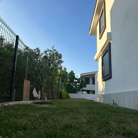Karaburun Mordoganda Havuzlu & Bahceli Luex