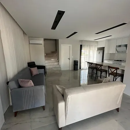 Karaburun Mordoganda Havuzlu & Bahceli Luex Villa