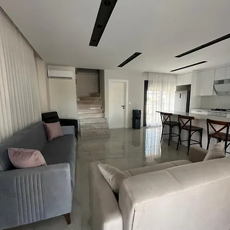 Karaburun Mordoganda Havuzlu & Bahceli Luex Villa Karaburun (Izmir)