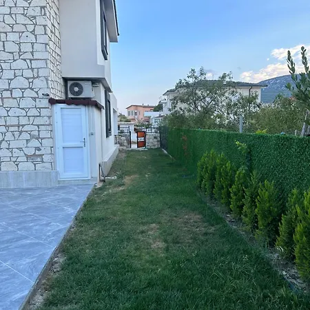 Karaburun Mordoganda Havuzlu & Bahceli Luex * Karaburun (Izmir)