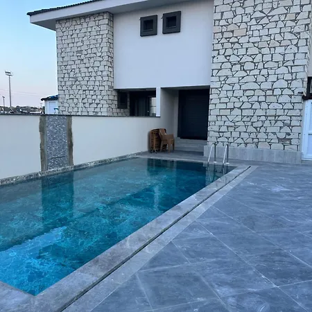 Mordoganda Havuzlu & Bahceli Luex * Karaburun (Izmir)
